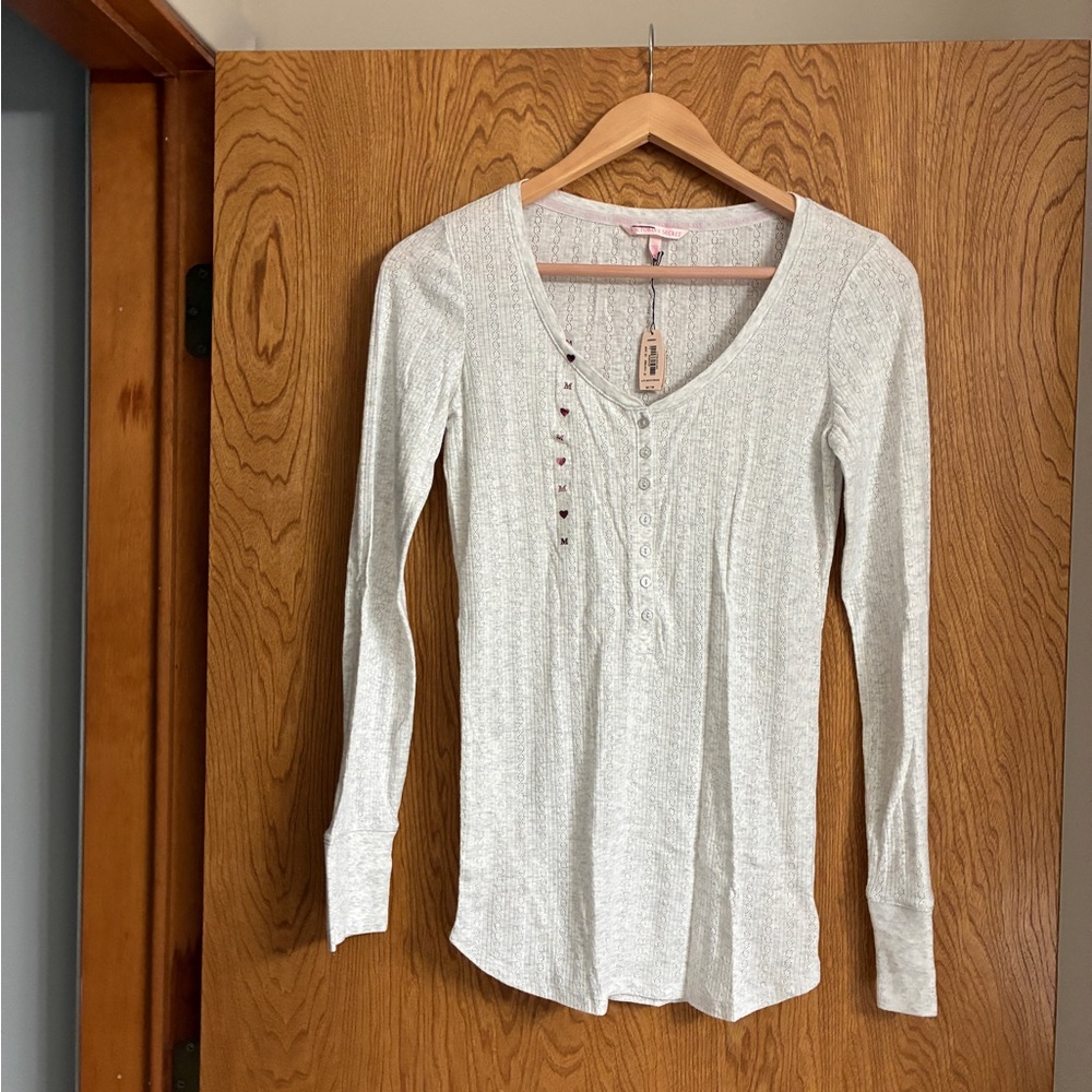 💕Victoria’s Secret Size M LS - NWT🏷️